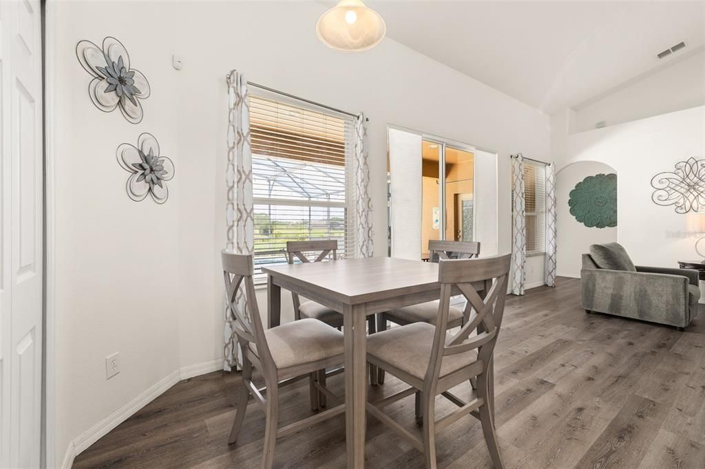 На продажу: $459,900 (5 спален, 3 ванн, 2196 Квадратных фут)