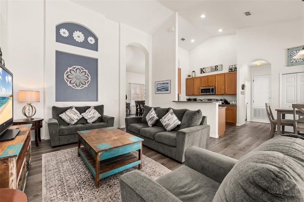 На продажу: $459,900 (5 спален, 3 ванн, 2196 Квадратных фут)