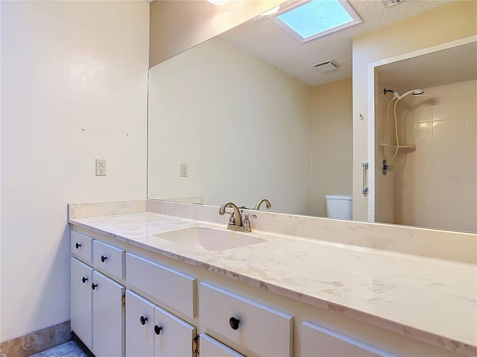En Venta: $369,900 (3 camas, 2 baños, 1852 Pies cuadrados)