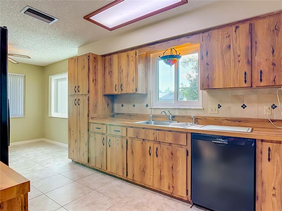 En Venta: $369,900 (3 camas, 2 baños, 1852 Pies cuadrados)