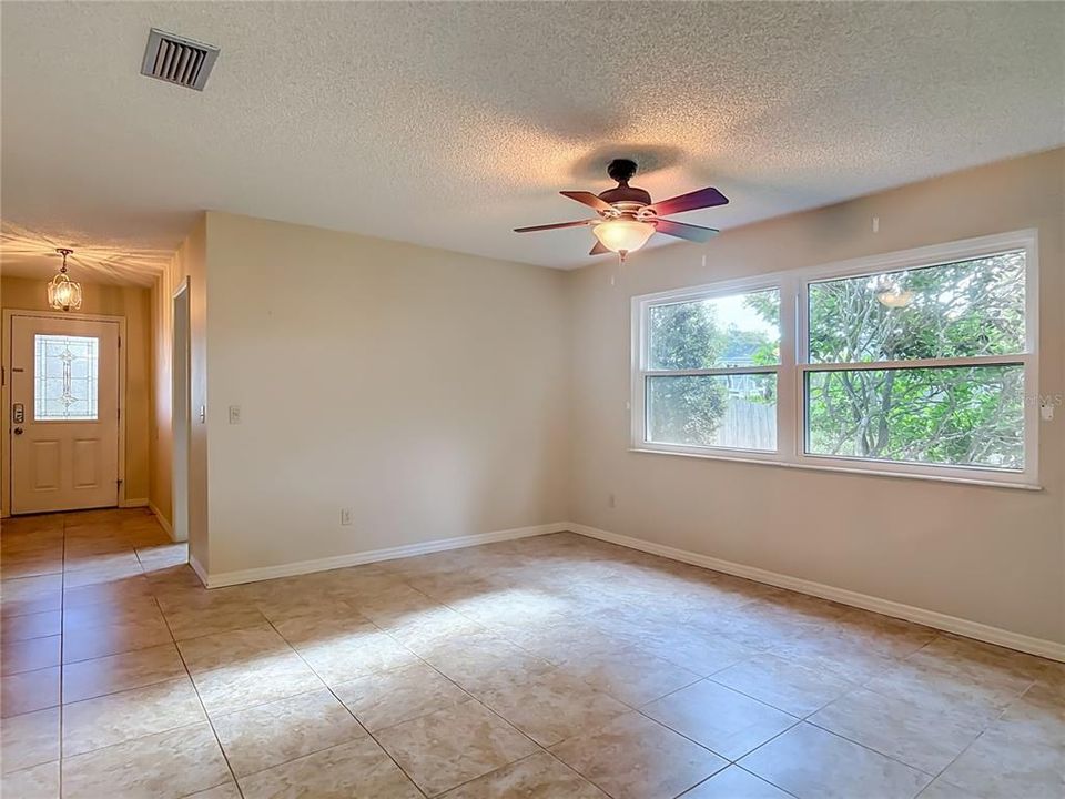 En Venta: $369,900 (3 camas, 2 baños, 1852 Pies cuadrados)