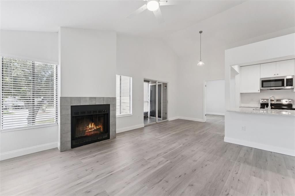 For Sale: $215,000 (2 beds, 2 baths, 952 Square Feet)