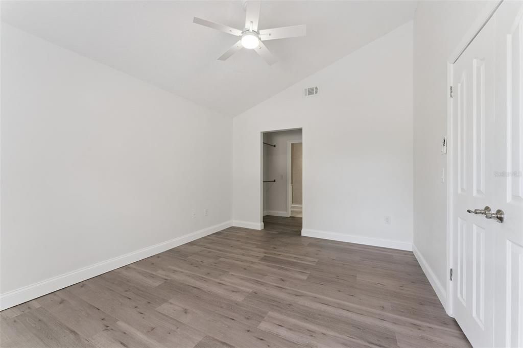 For Sale: $215,000 (2 beds, 2 baths, 952 Square Feet)