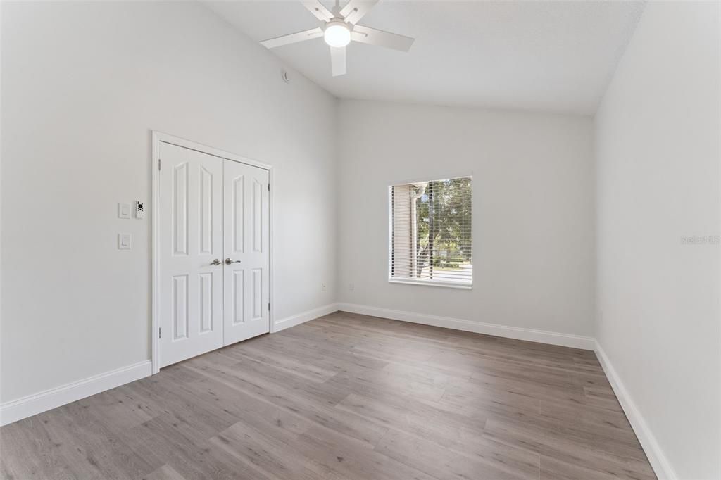 For Sale: $215,000 (2 beds, 2 baths, 952 Square Feet)