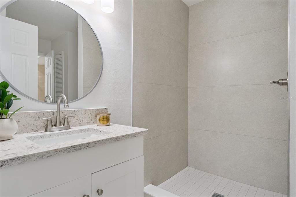 For Sale: $215,000 (2 beds, 2 baths, 952 Square Feet)