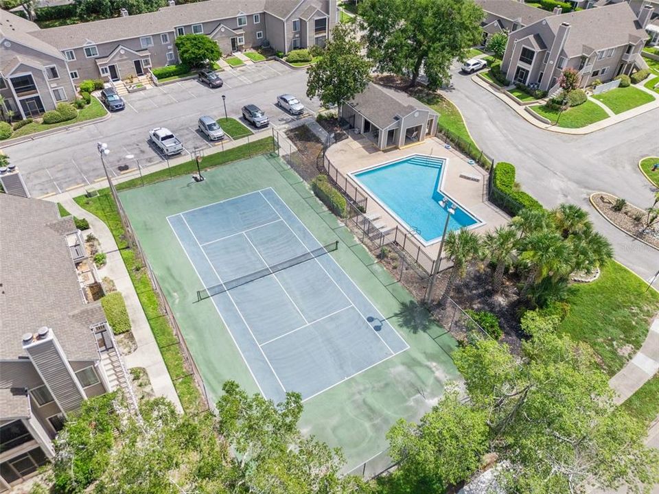 For Sale: $215,000 (2 beds, 2 baths, 952 Square Feet)