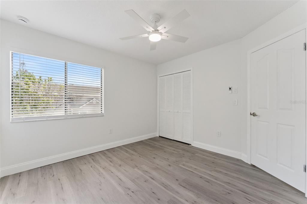 For Sale: $215,000 (2 beds, 2 baths, 952 Square Feet)
