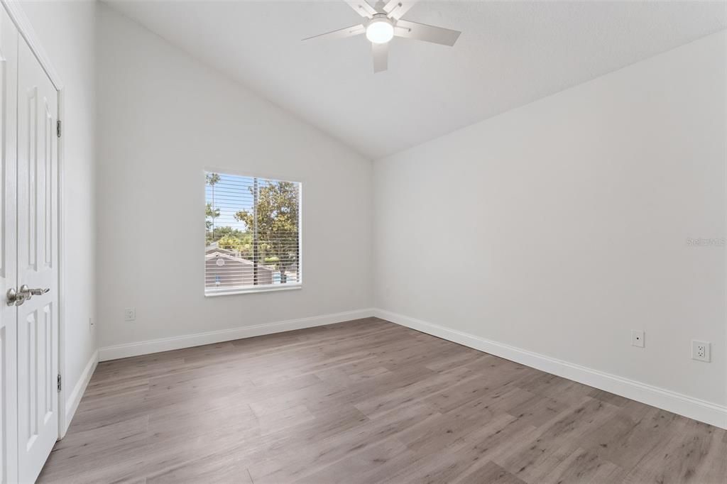 For Sale: $215,000 (2 beds, 2 baths, 952 Square Feet)