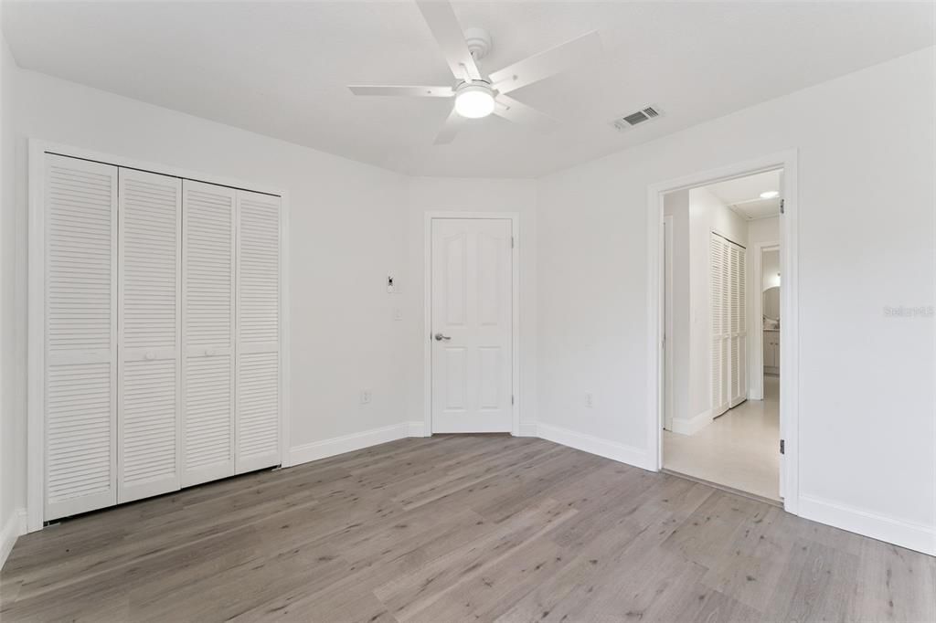 For Sale: $215,000 (2 beds, 2 baths, 952 Square Feet)