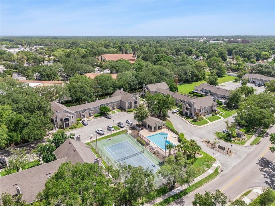 For Sale: $215,000 (2 beds, 2 baths, 952 Square Feet)
