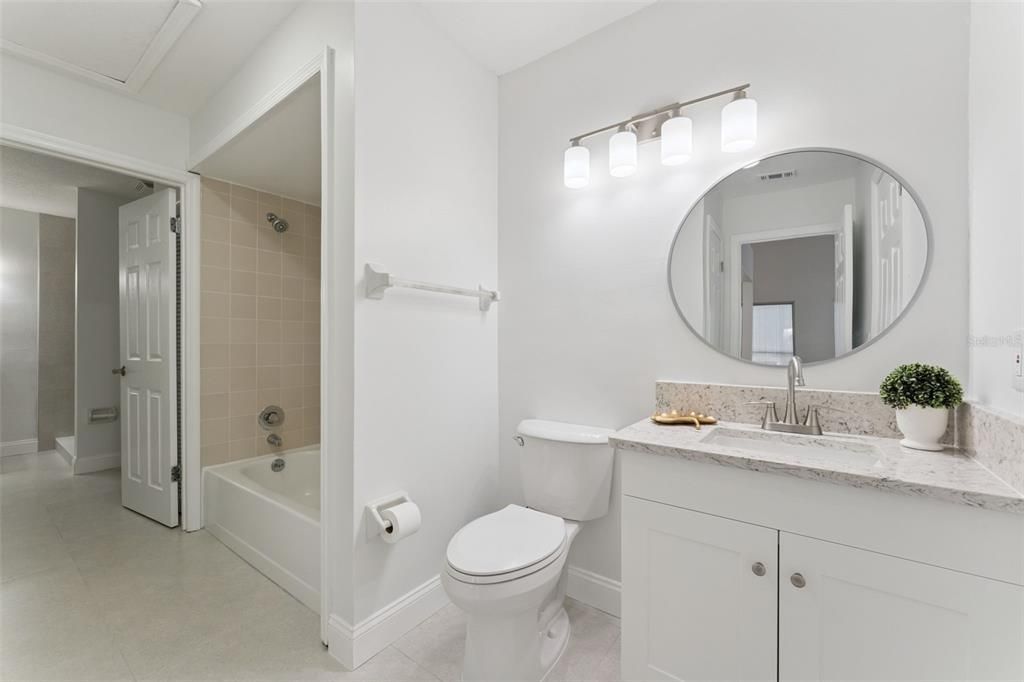For Sale: $215,000 (2 beds, 2 baths, 952 Square Feet)