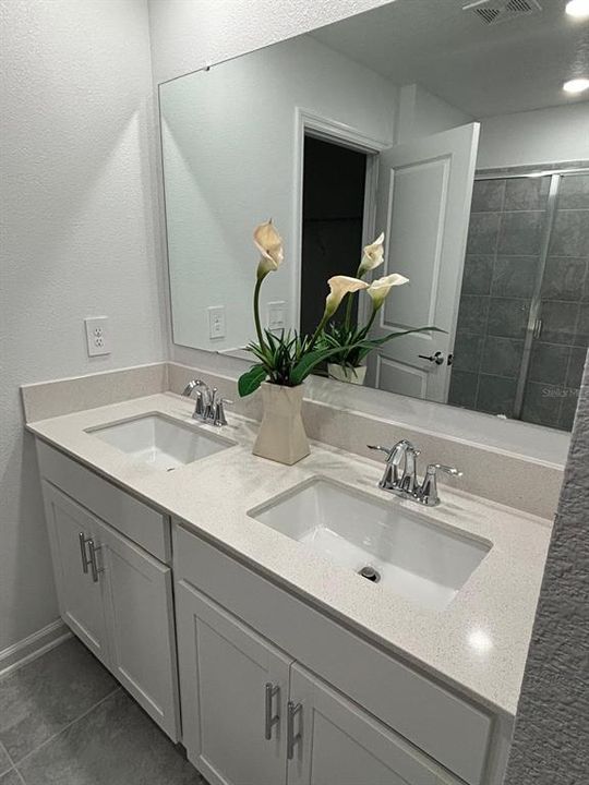 For Rent: $2,675 (4 beds, 2 baths, 1883 Square Feet)