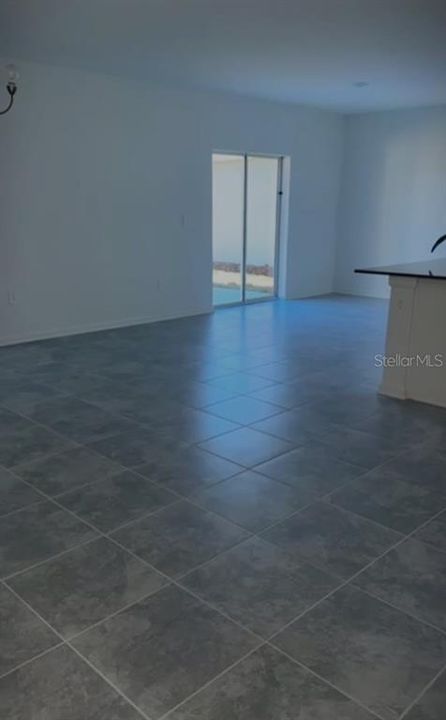 For Rent: $2,675 (4 beds, 2 baths, 1883 Square Feet)