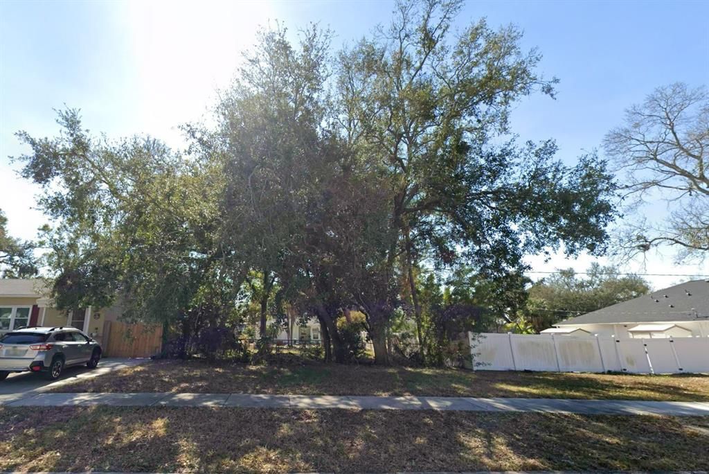 待售: $260,000 (0.12 acres)