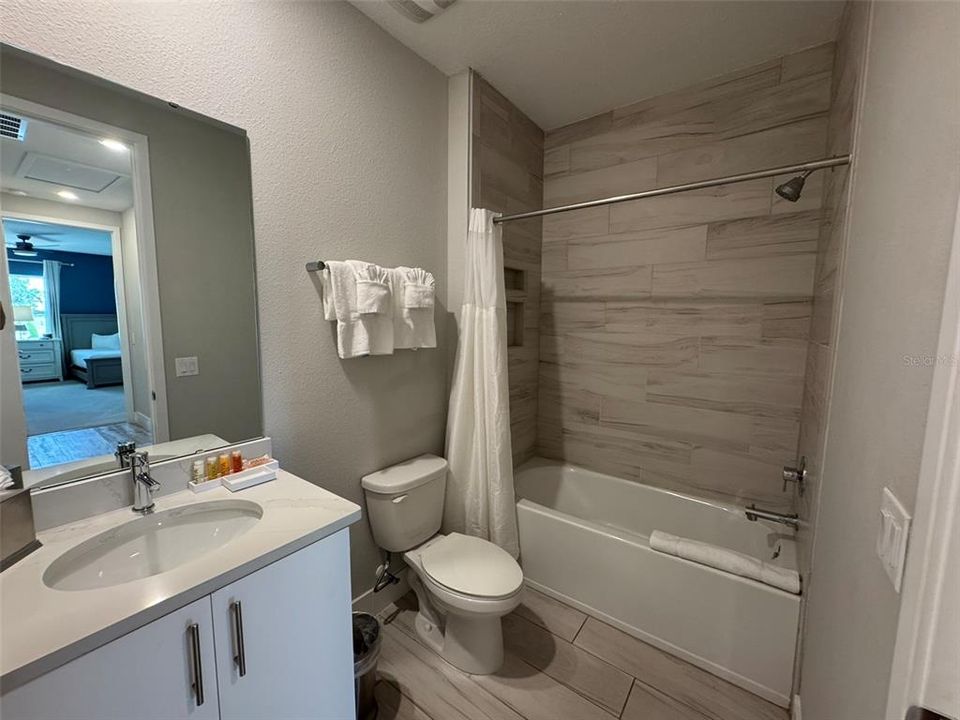 For Rent: $3,100 (3 beds, 2 baths, 1704 Square Feet)