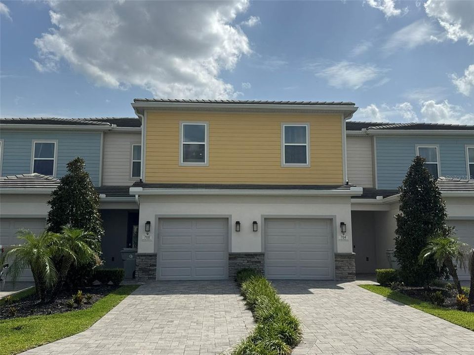 For Rent: $3,100 (3 beds, 2 baths, 1704 Square Feet)