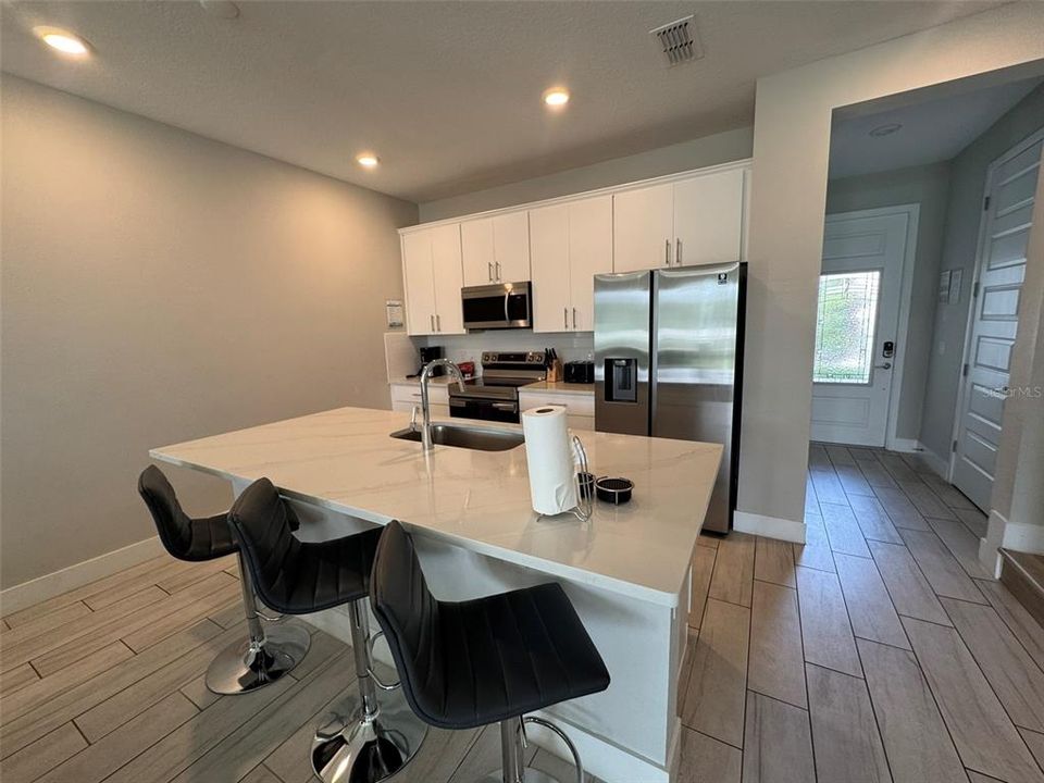 For Rent: $3,100 (3 beds, 2 baths, 1704 Square Feet)