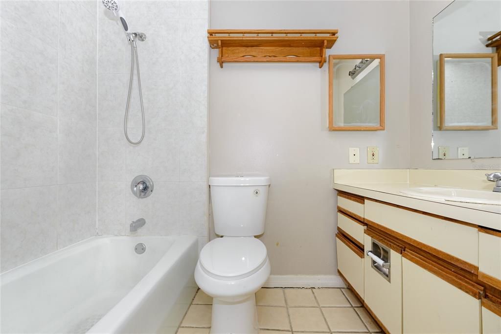 В аренду: $1,600 (2 спален, 1 ванн, 1012 Квадратных фут)