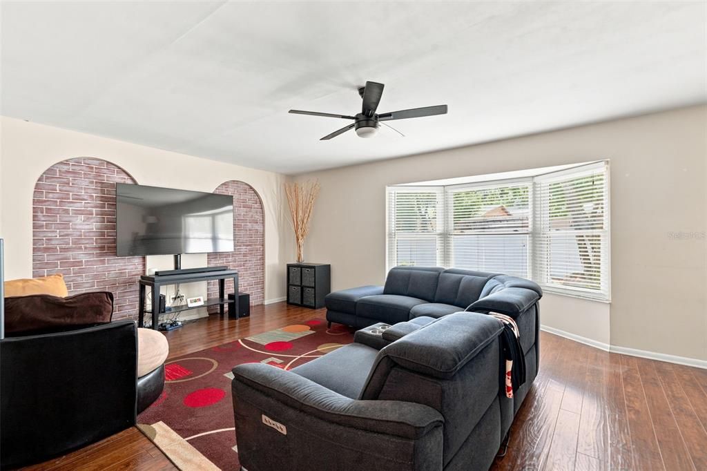For Sale: $399,000 (3 beds, 2 baths, 1696 Square Feet)