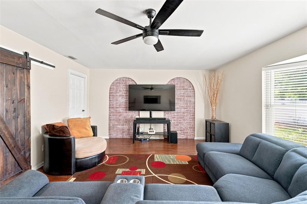 For Sale: $399,000 (3 beds, 2 baths, 1696 Square Feet)