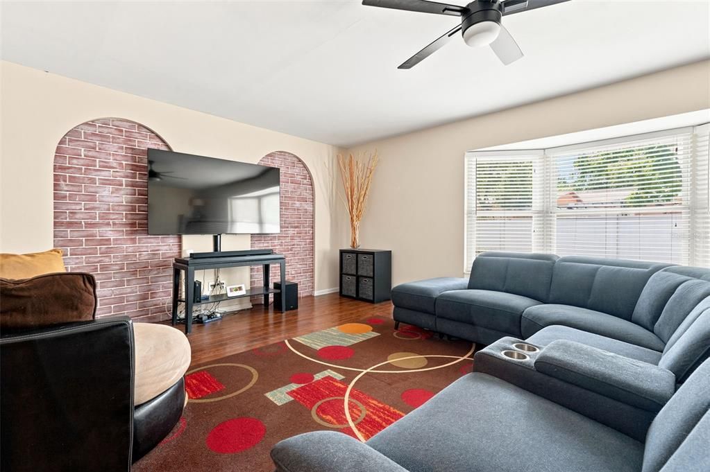For Sale: $399,000 (3 beds, 2 baths, 1696 Square Feet)