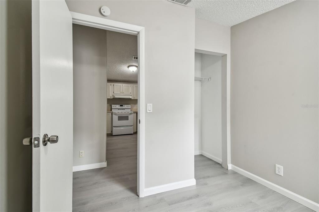 На продажу: $219,900 (5 спален, 2 ванн, 1192 Квадратных фут)