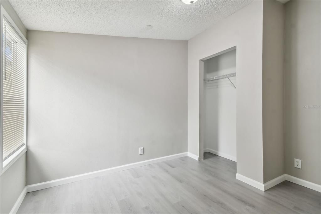 На продажу: $219,900 (5 спален, 2 ванн, 1192 Квадратных фут)