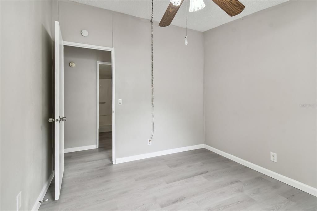 На продажу: $219,900 (5 спален, 2 ванн, 1192 Квадратных фут)