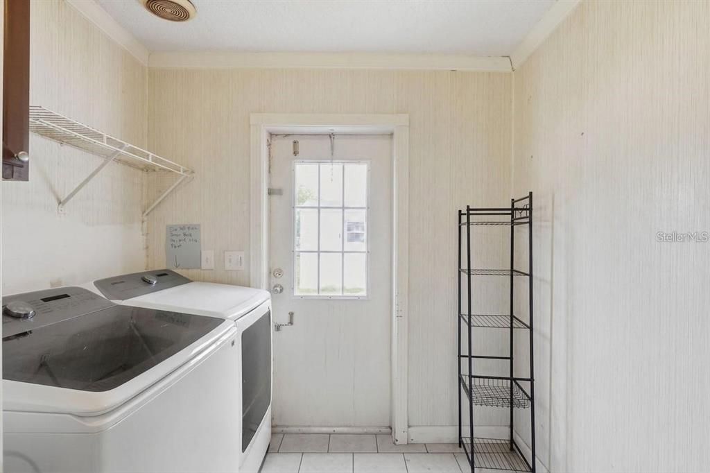 En Venta: $222,900 (3 camas, 3 baños, 2237 Pies cuadrados)