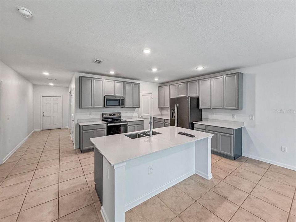 For Sale: $528,000 (4 beds, 2 baths, 2899 Square Feet)