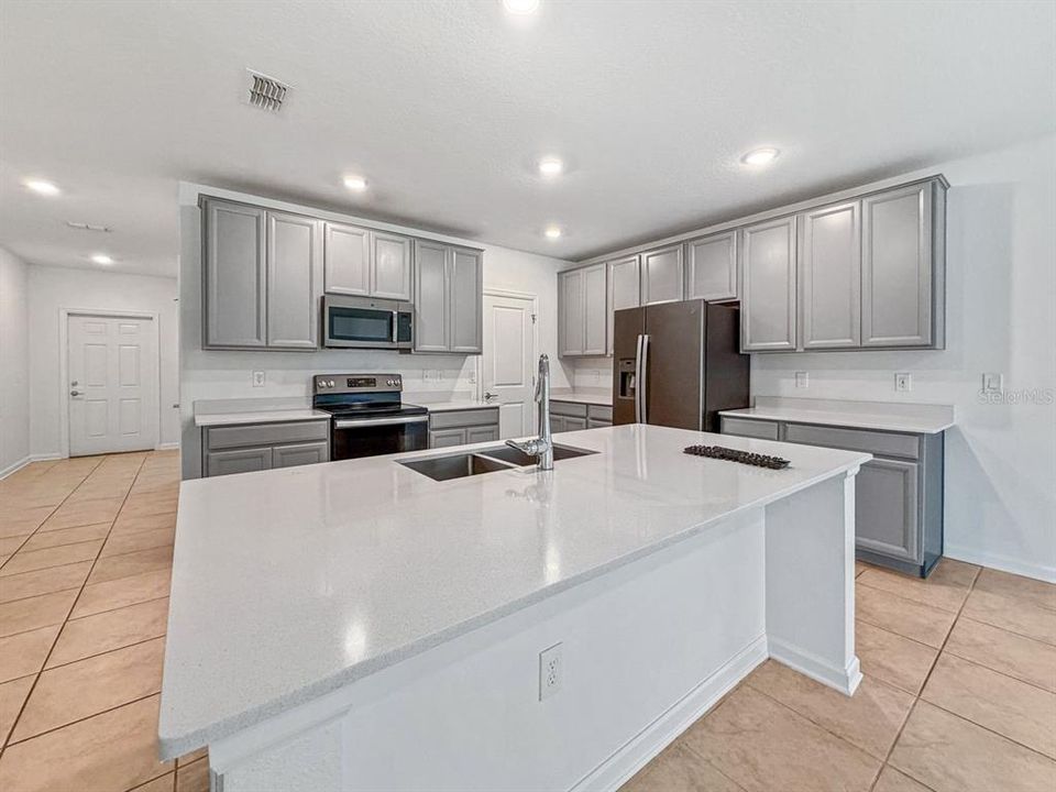 For Sale: $528,000 (4 beds, 2 baths, 2899 Square Feet)