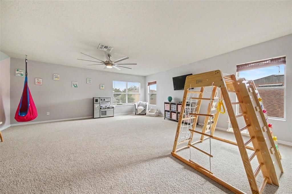 For Sale: $550,000 (4 beds, 2 baths, 2971 Square Feet)