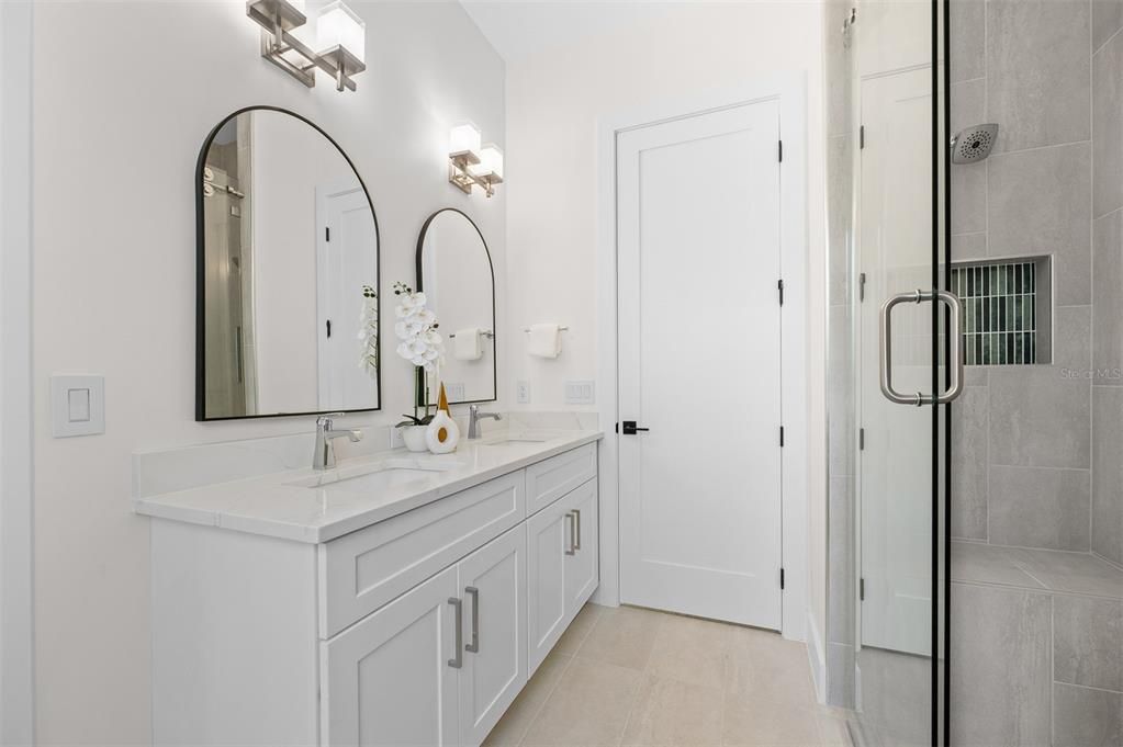 En Venta: $1,574,900 (4 camas, 3 baños, 3183 Pies cuadrados)