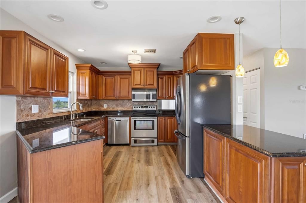 На продажу: $389,000 (4 спален, 3 ванн, 1875 Квадратных фут)