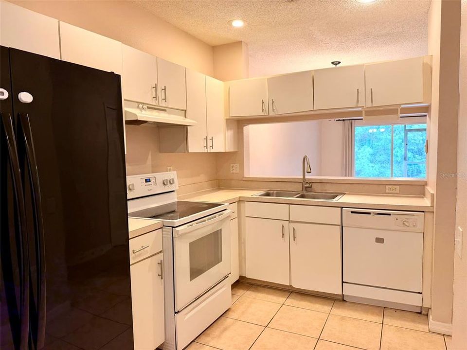 For Sale: $194,900 (2 beds, 2 baths, 1184 Square Feet)