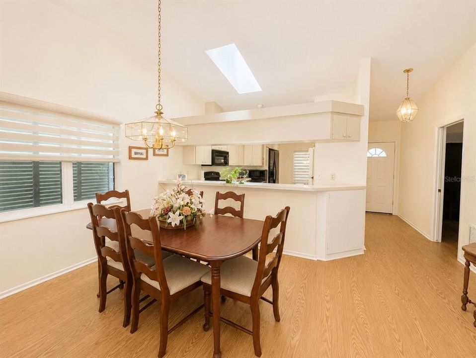 For Sale: $229,900 (2 beds, 2 baths, 1236 Square Feet)