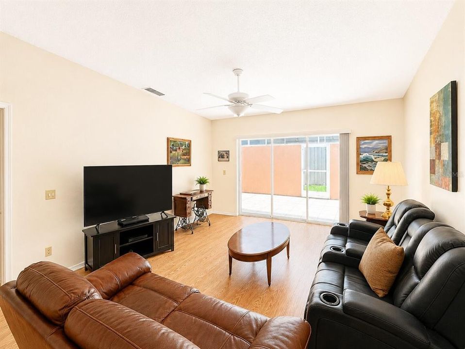 For Sale: $229,900 (2 beds, 2 baths, 1236 Square Feet)