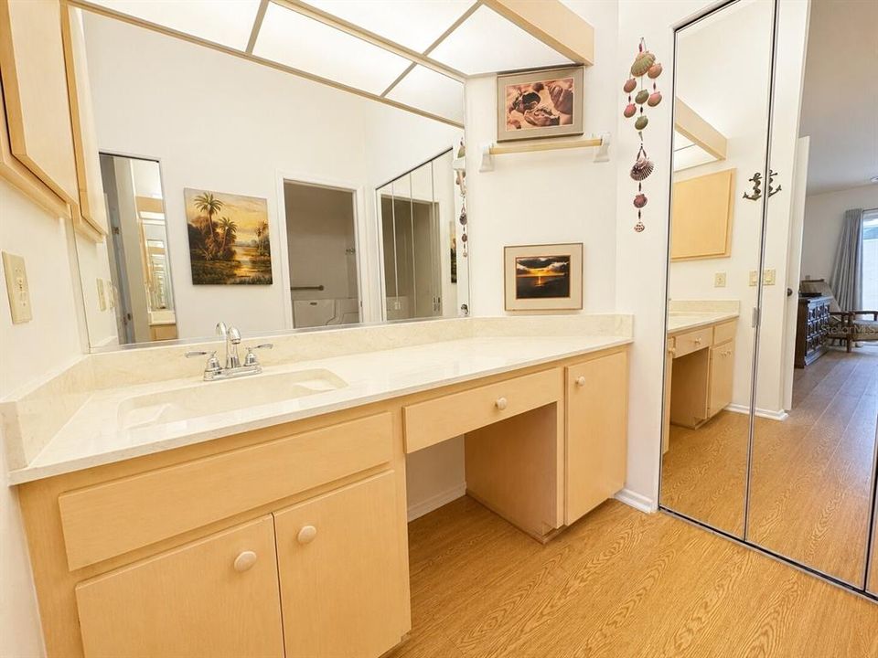 For Sale: $229,900 (2 beds, 2 baths, 1236 Square Feet)