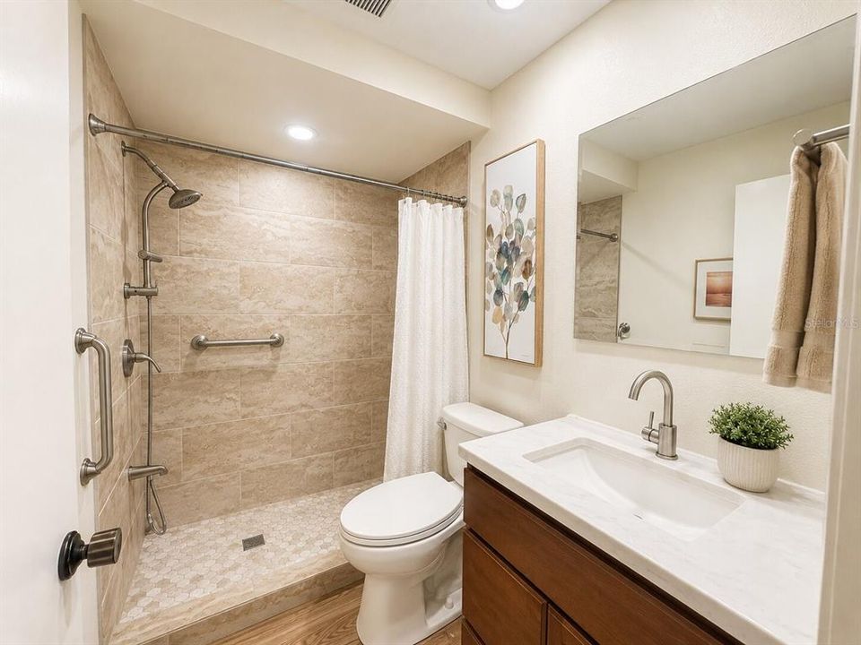 For Sale: $229,900 (2 beds, 2 baths, 1236 Square Feet)