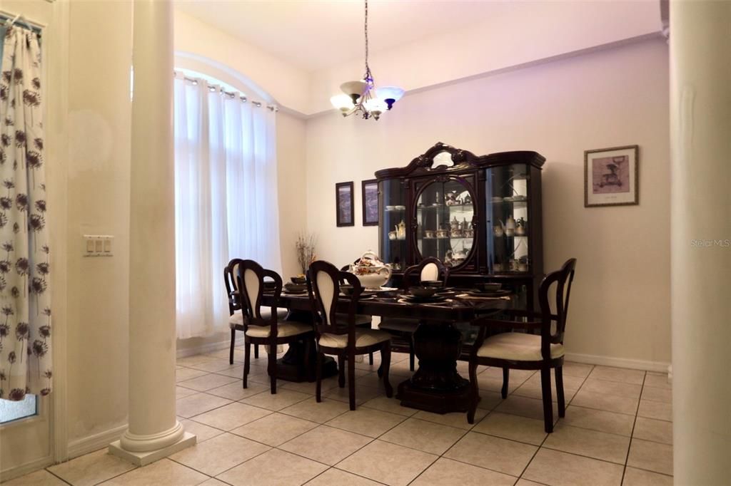 En Venta: $439,900 (4 camas, 3 baños, 2563 Pies cuadrados)