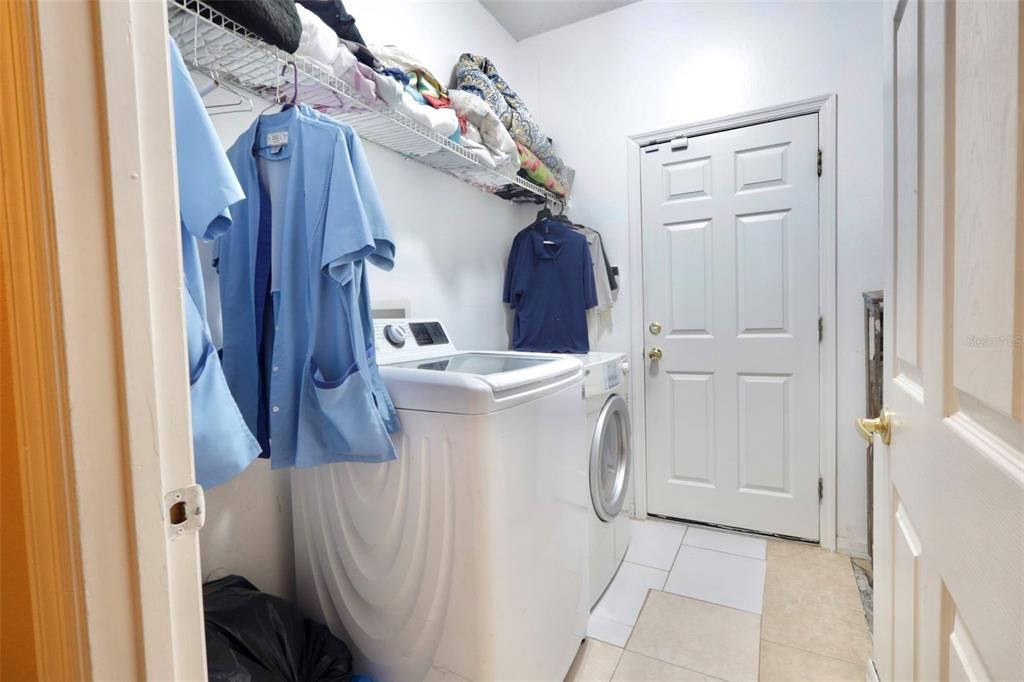 En Venta: $439,900 (4 camas, 3 baños, 2563 Pies cuadrados)
