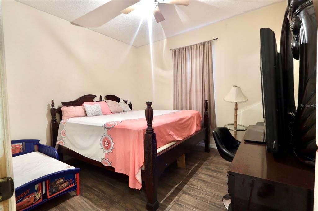 En Venta: $439,900 (4 camas, 3 baños, 2563 Pies cuadrados)
