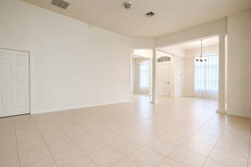 En Venta: $439,900 (4 camas, 3 baños, 2563 Pies cuadrados)