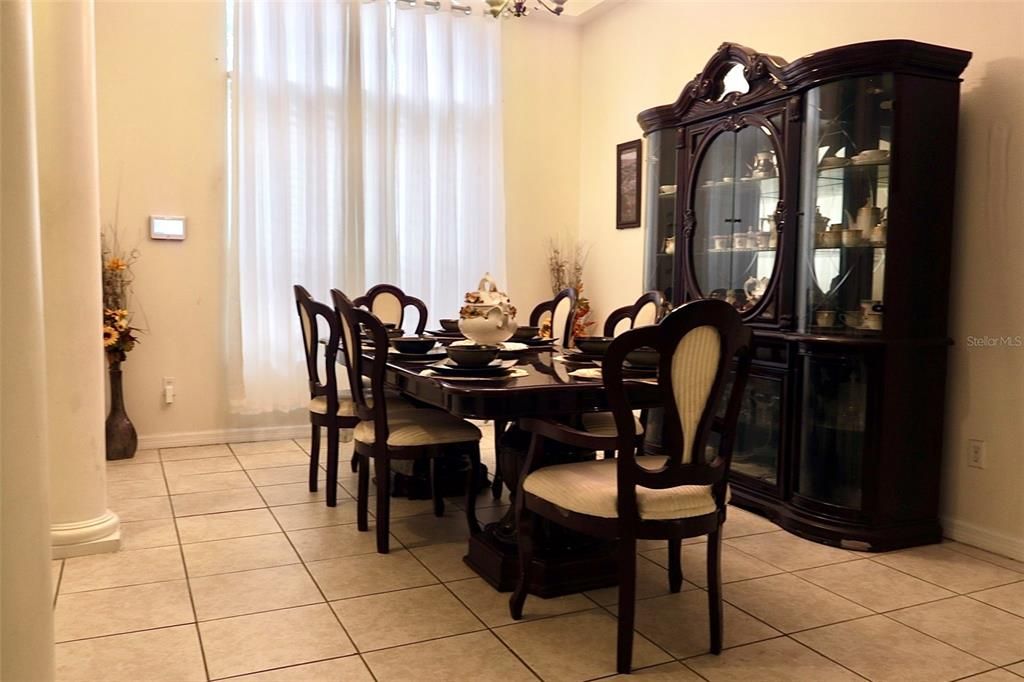 En Venta: $439,900 (4 camas, 3 baños, 2563 Pies cuadrados)