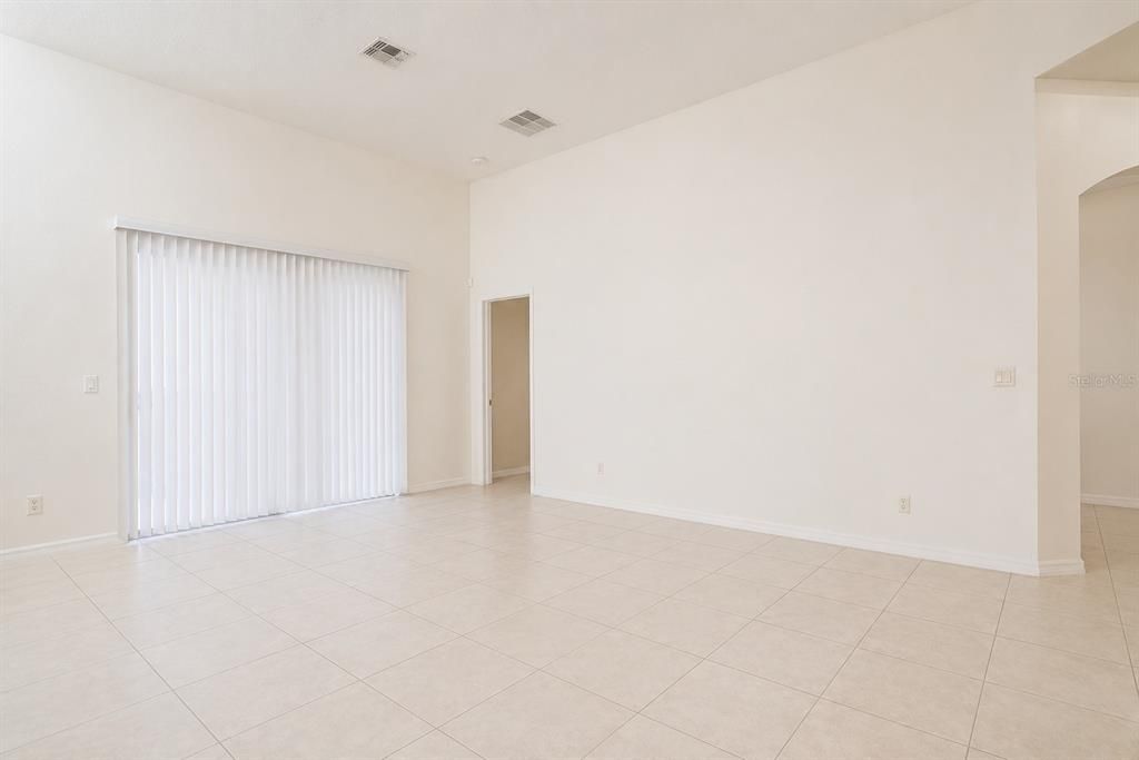 En Venta: $439,900 (4 camas, 3 baños, 2563 Pies cuadrados)