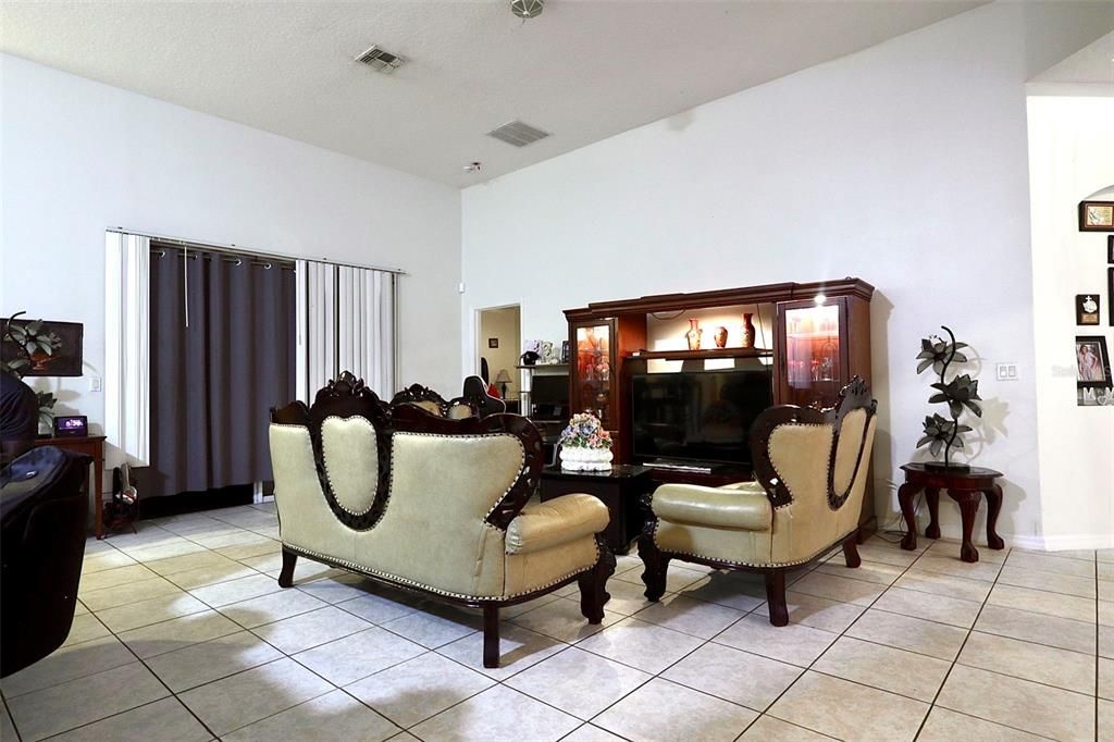 En Venta: $439,900 (4 camas, 3 baños, 2563 Pies cuadrados)