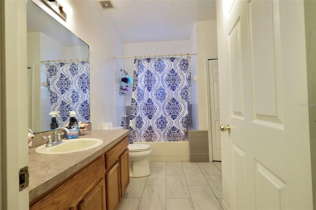 En Venta: $439,900 (4 camas, 3 baños, 2563 Pies cuadrados)