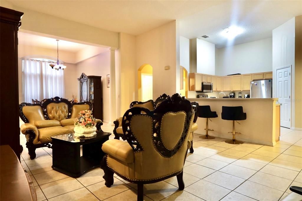 En Venta: $439,900 (4 camas, 3 baños, 2563 Pies cuadrados)