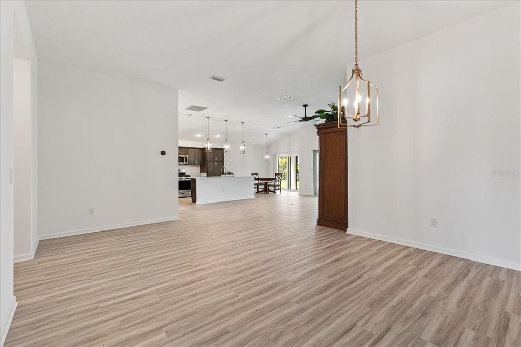 На продажу: $369,000 (3 спален, 2 ванн, 1711 Квадратных фут)