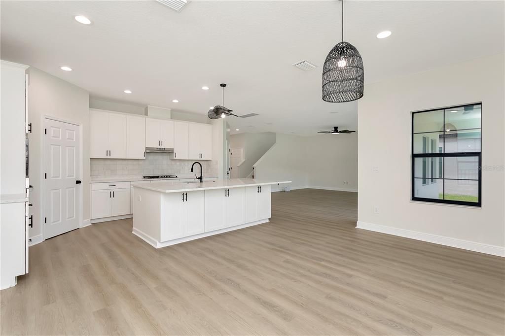 En Venta: $599,900 (4 camas, 2 baños, 2804 Pies cuadrados)